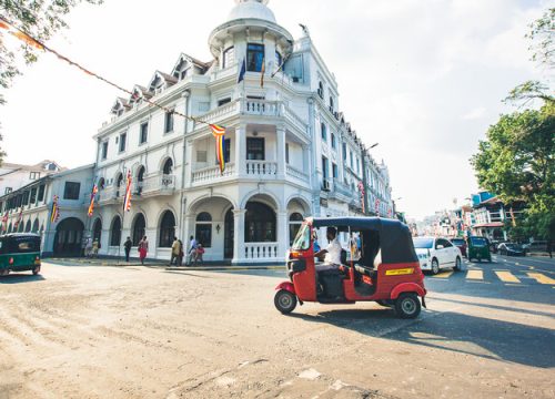kandy tuk
